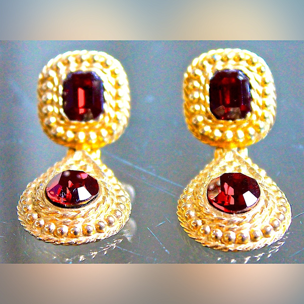 TARA EARRINGS GOLD RUBY RED CRYSTAL DANGLE CLIP ON VINTAGE SAMPLE